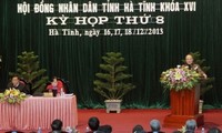 Parlamentspräsident Nguyen Sinh Hung tagt mit dem Volksrat in Ha Tinh